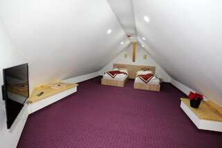 Гостевой дом Casa Tad Буштени Семейный номер (для 2 взрослых и 2 детей)-2